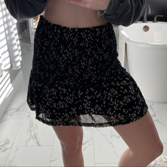 High Wasted Mini Skirt - Picture 5 of 5